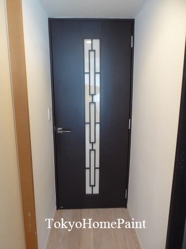 既製品室内ドア・ダークブラウンで部屋の雰囲気も暗そう