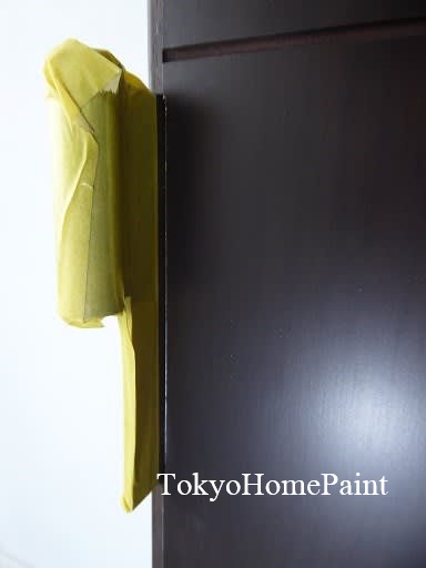 ドアを塗装前に養生しました