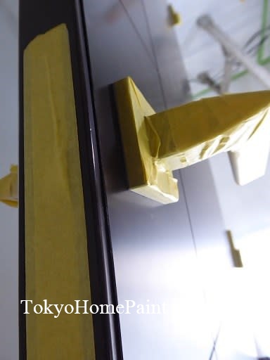 ドアの金属を養生
