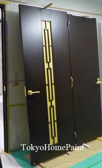 室内既製品ドア、塗装工事中
